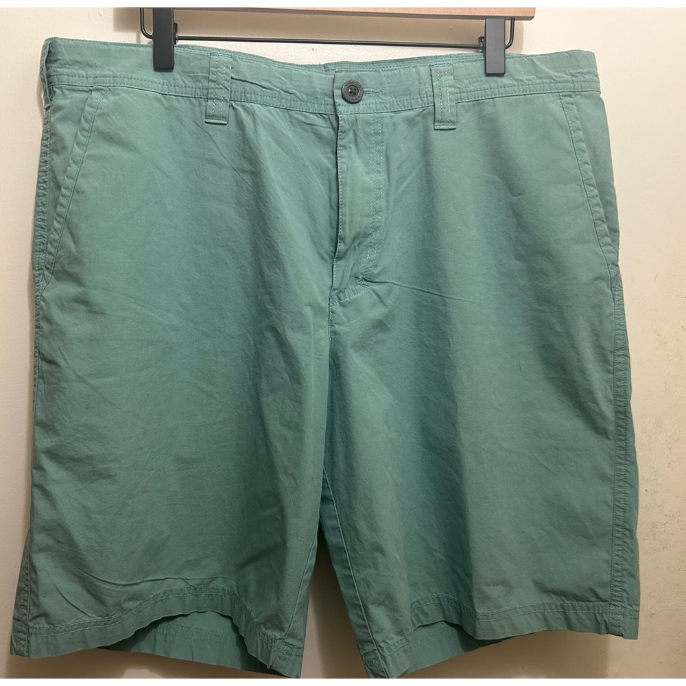Columbia Shorts in Sage Leaf